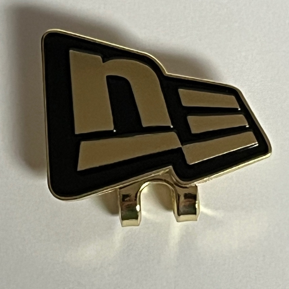 New Era Logo Blip Hat Pin Pins Streetwear Hats Bag Fitted Black Gold Brim Clip